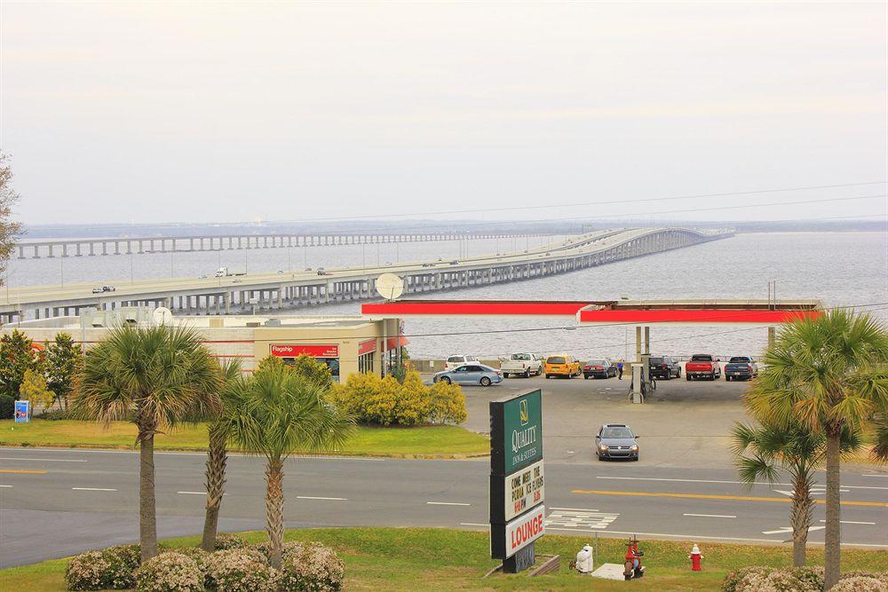 Quality Inn & Suites Pensacola Bayview Ferry Pass Exterior foto