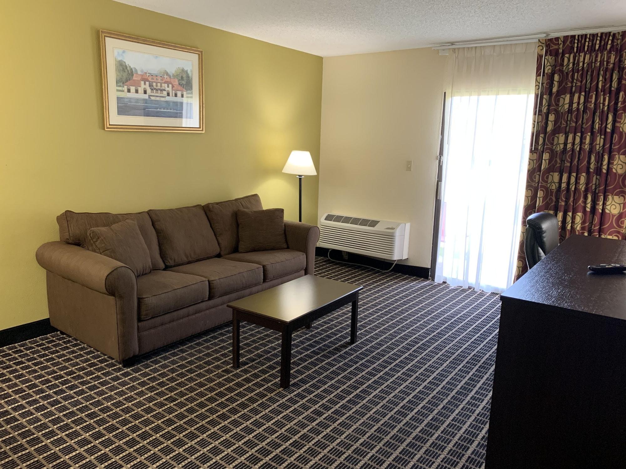 Quality Inn & Suites Pensacola Bayview Ferry Pass Exterior foto