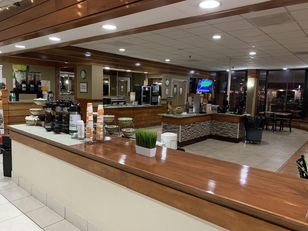 Quality Inn & Suites Pensacola Bayview Ferry Pass Exterior foto