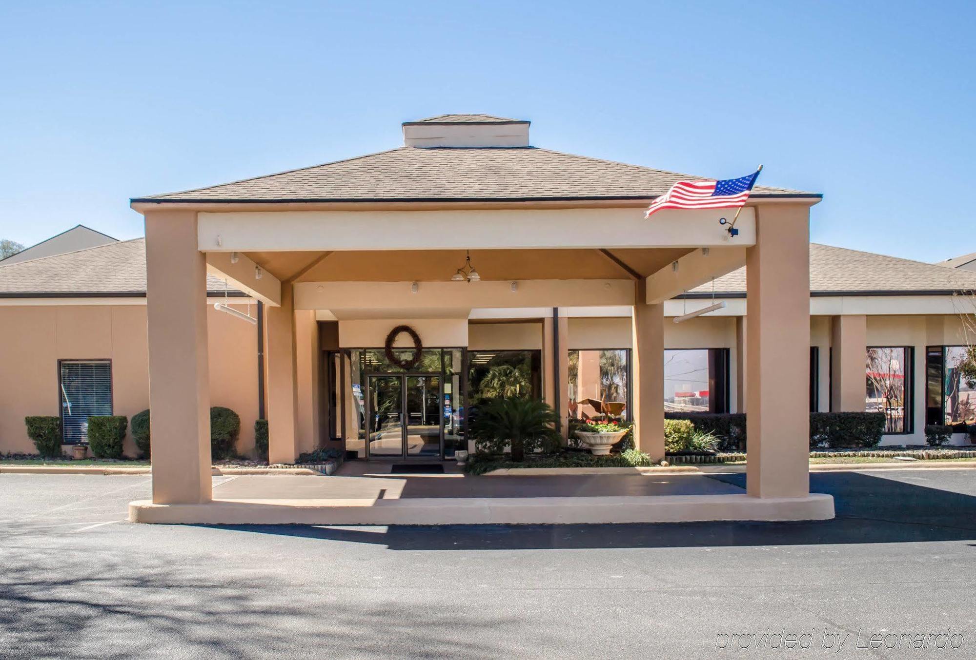 Quality Inn & Suites Pensacola Bayview Ferry Pass Exterior foto